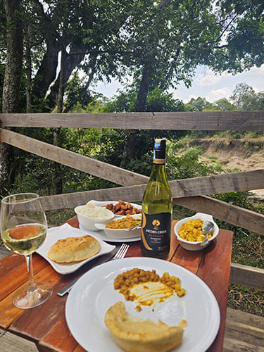 Handpicked Stays_13 svg+xml;charset=utf