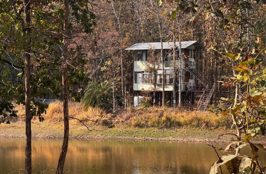 Handpicked Stays_14 svg+xml;charset=utf