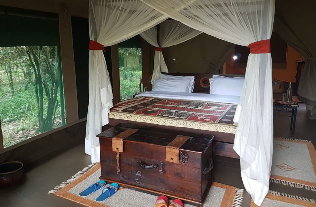 Handpicked Stays_2 svg+xml;charset=utf