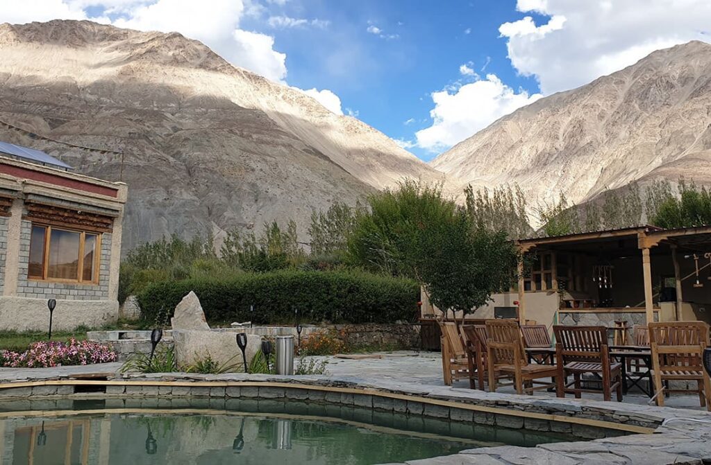 Handpicked Stays_4 svg+xml;charset=utf