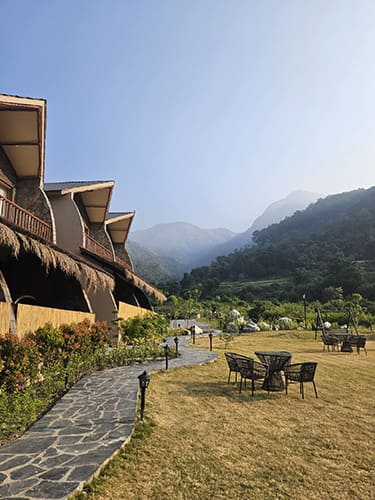 Handpicked Stays_9 svg+xml;charset=utf